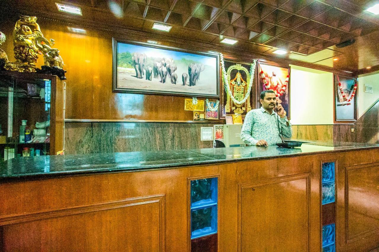 Готель Priyanka Residency Бенґалуру Екстер'єр фото